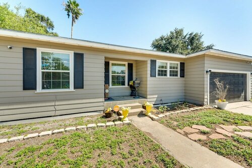 Гостиница Lovely Corpus Christi Home w Pool & Hot Tub! в Корпус-Кристи