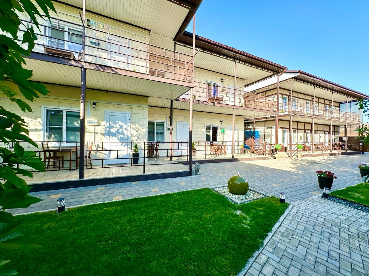 Фото отеля 2