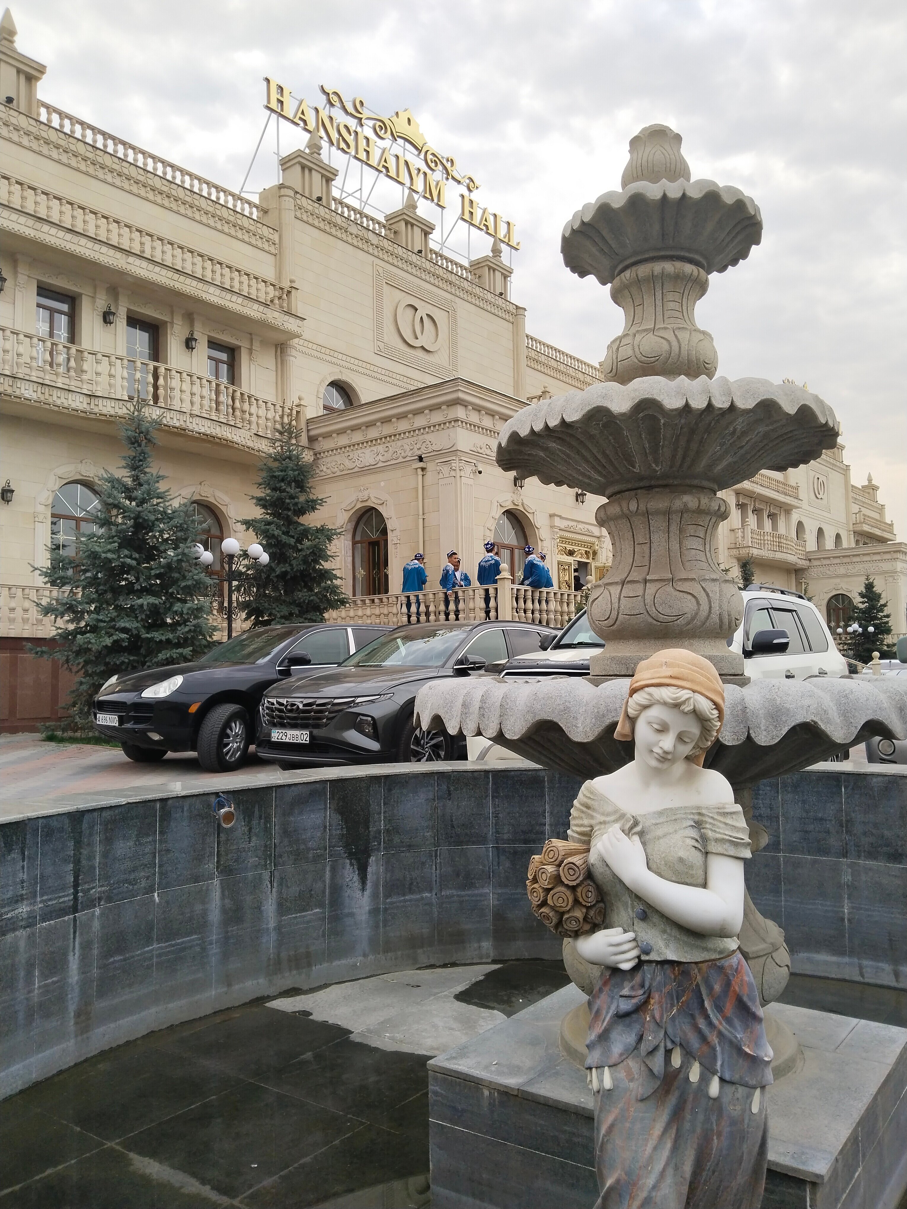 Екі адамға арналған әйелі бар жетілген оргия порно