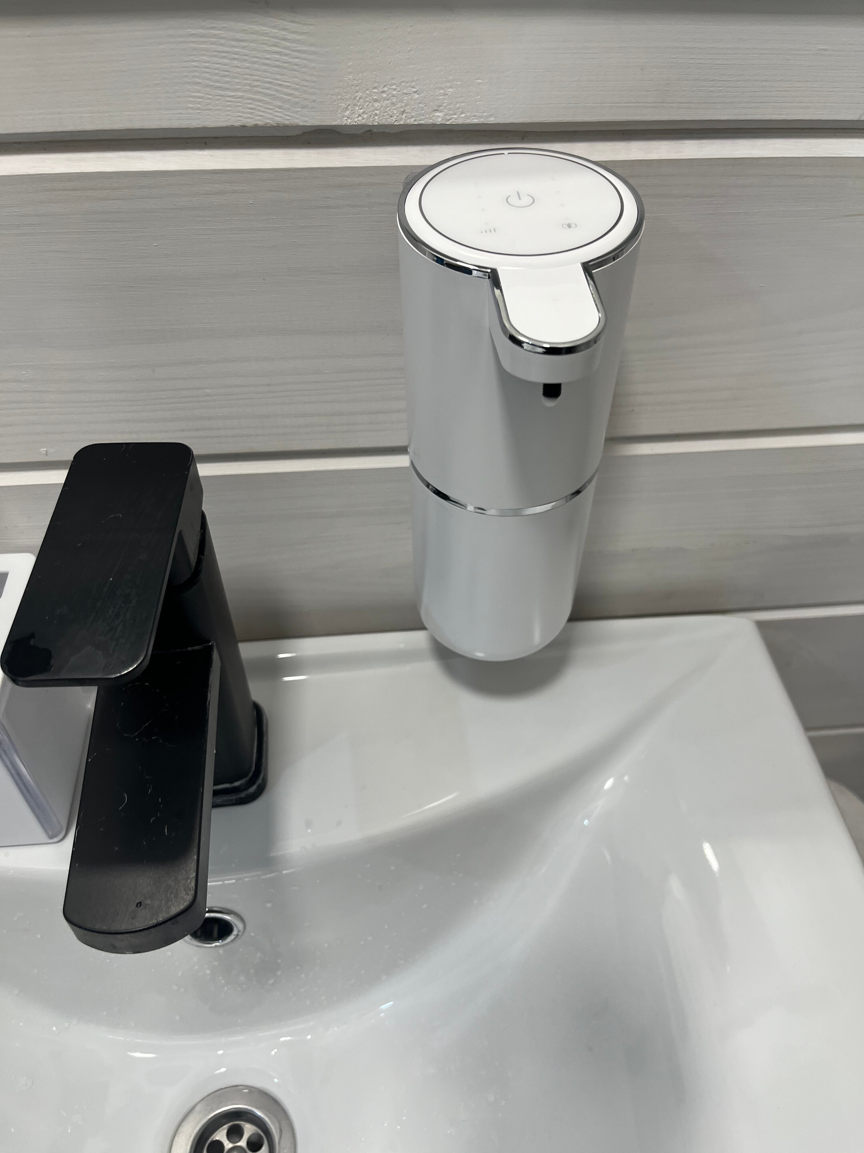 Фото White glamp