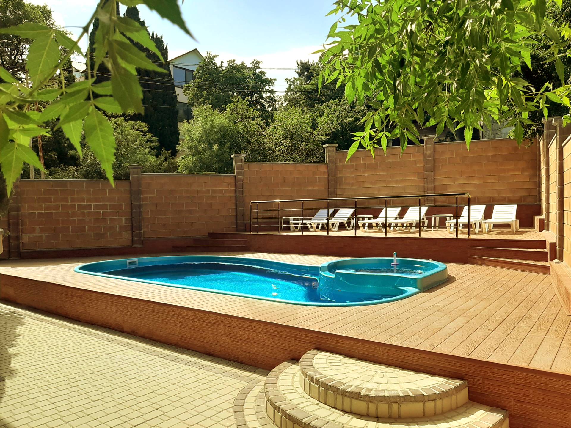 Фото отеля 2