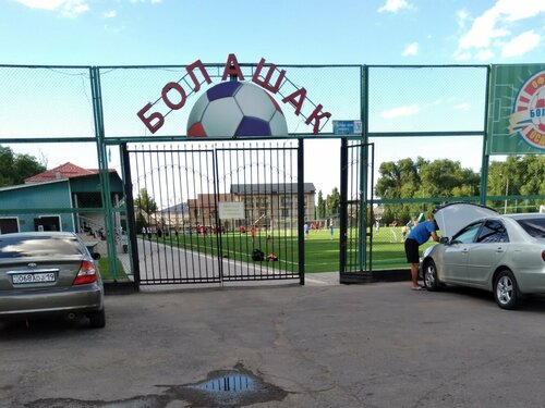 Күйеуі мен әйелі резеңке қуыршақпен трахает