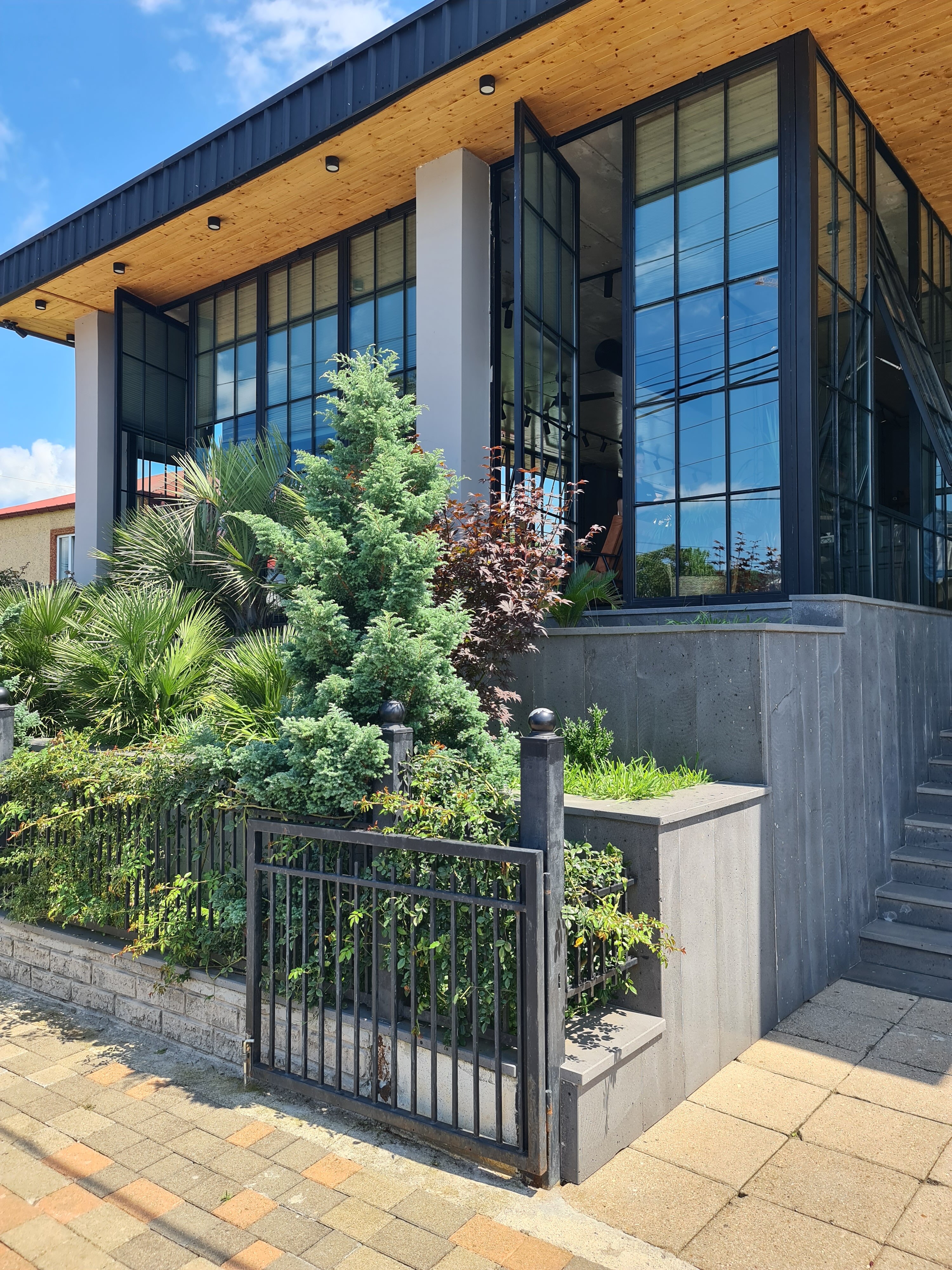 Фото Level Up Hotel & Restaurant