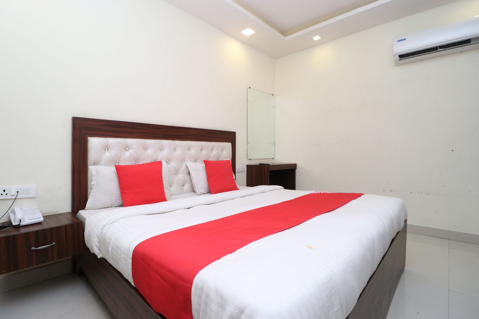 Фото Oyo 28646 Hotel Golden Heart
