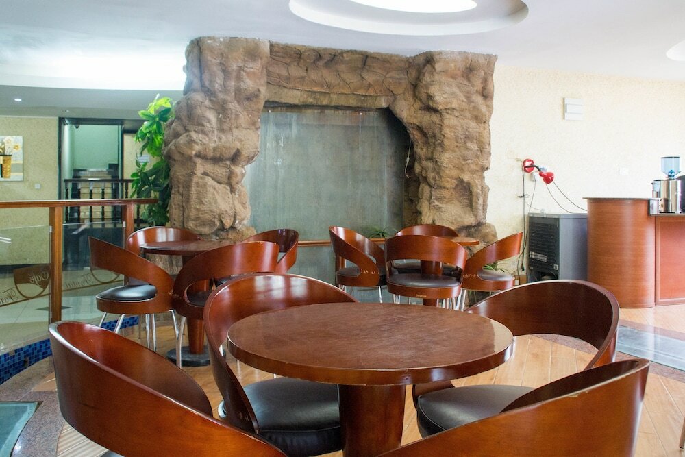 Фото Oxford Royal Hotel