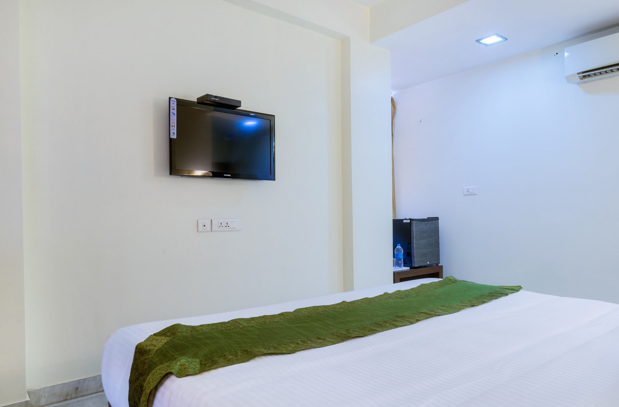 Фото Hotel Corporate Inn