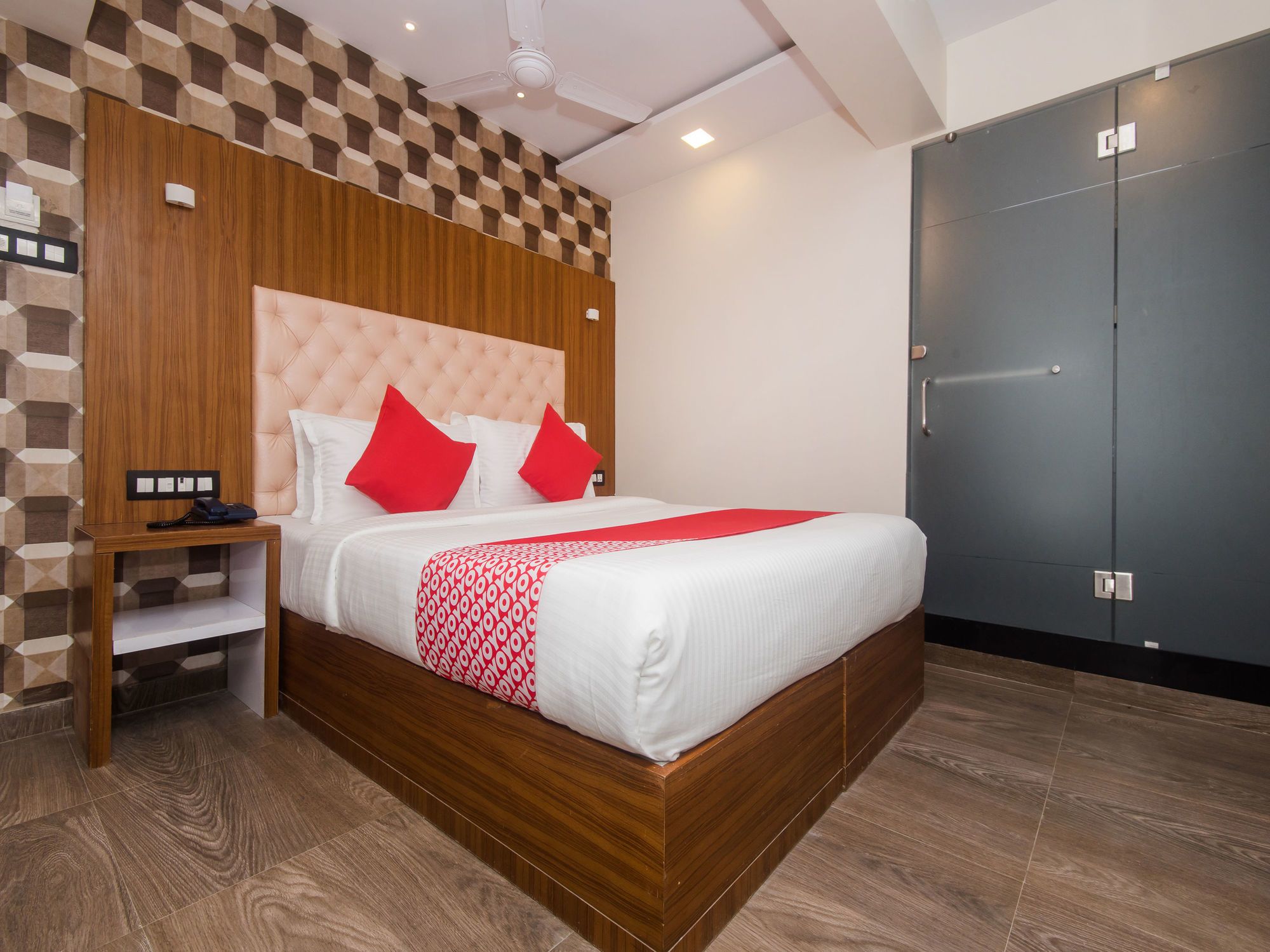 Фото Hotel Qubestay Airport