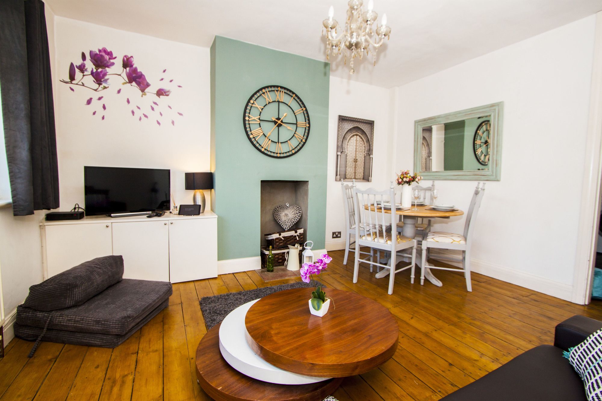 Фото Stunning Central Richmond with garden