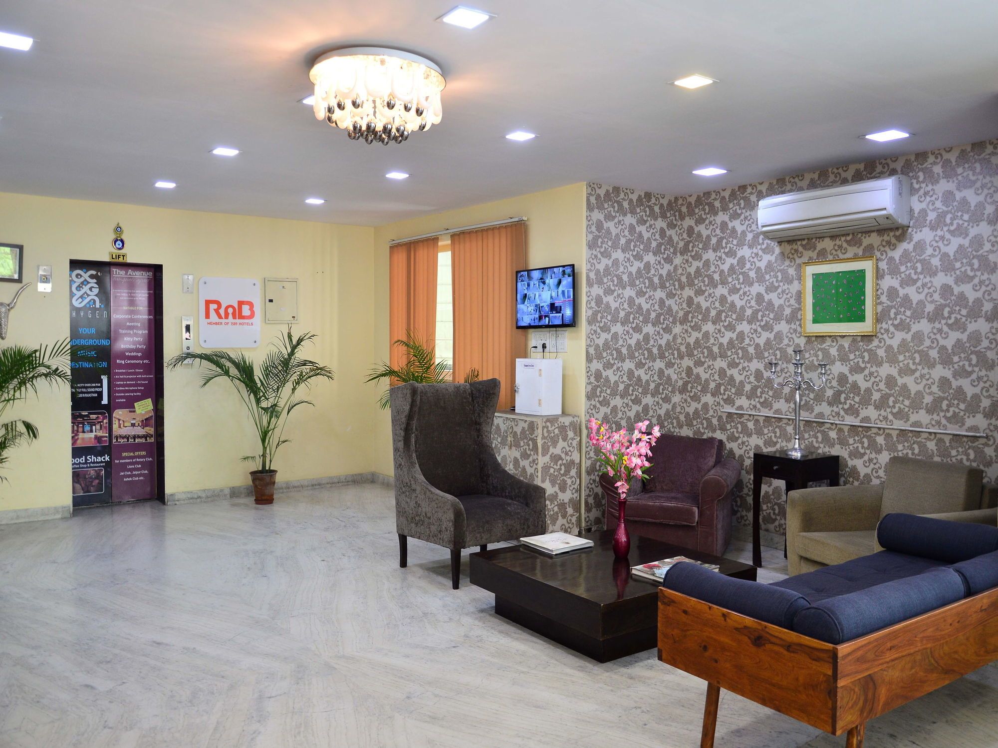 Фото Dodas Palace by ShriGo Hotels