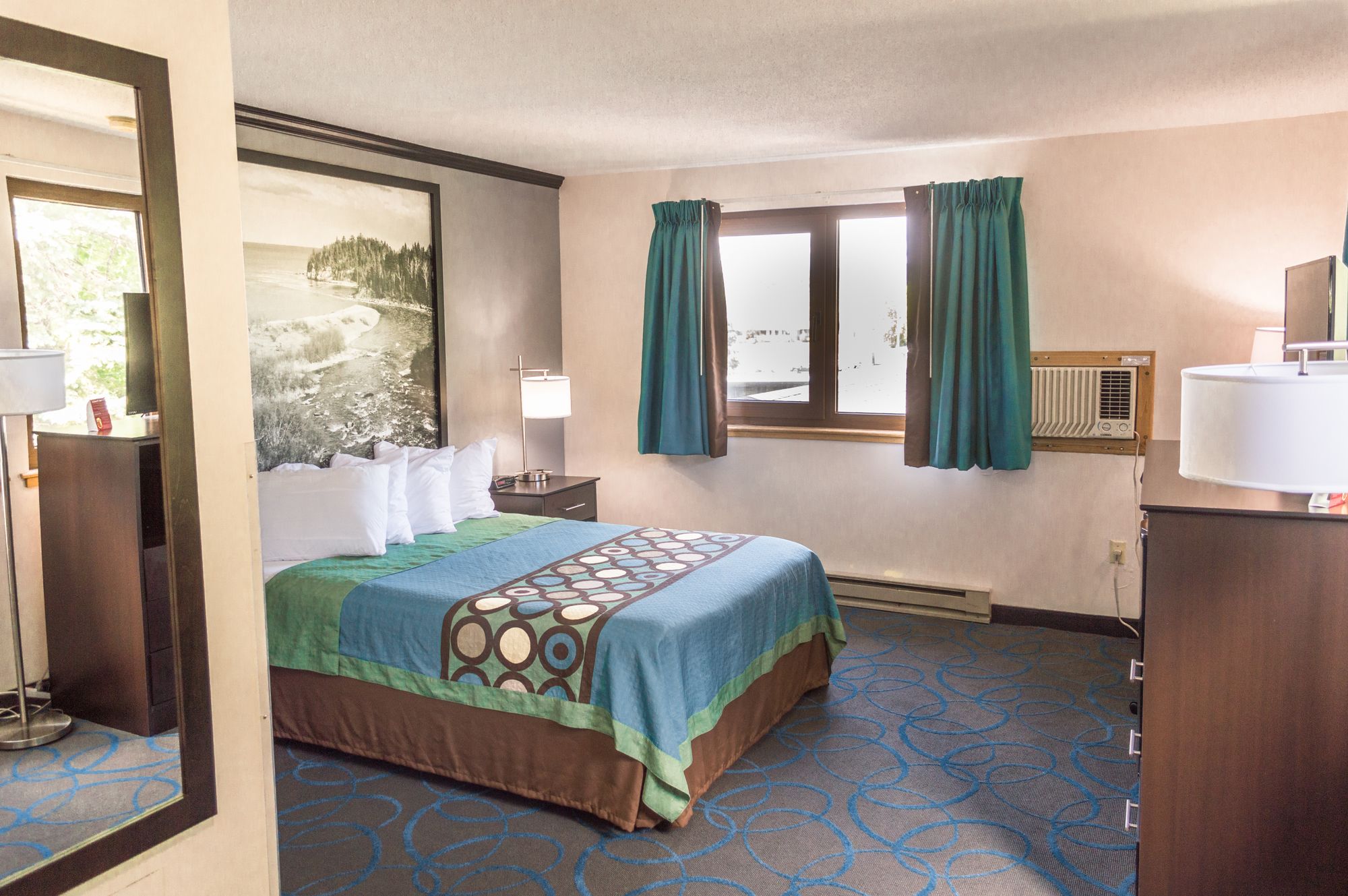 Фото Super 8 by Wyndham Duluth