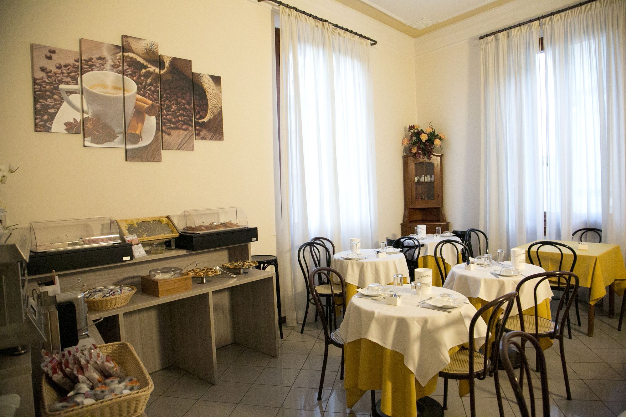 Фото Astrid Hotel