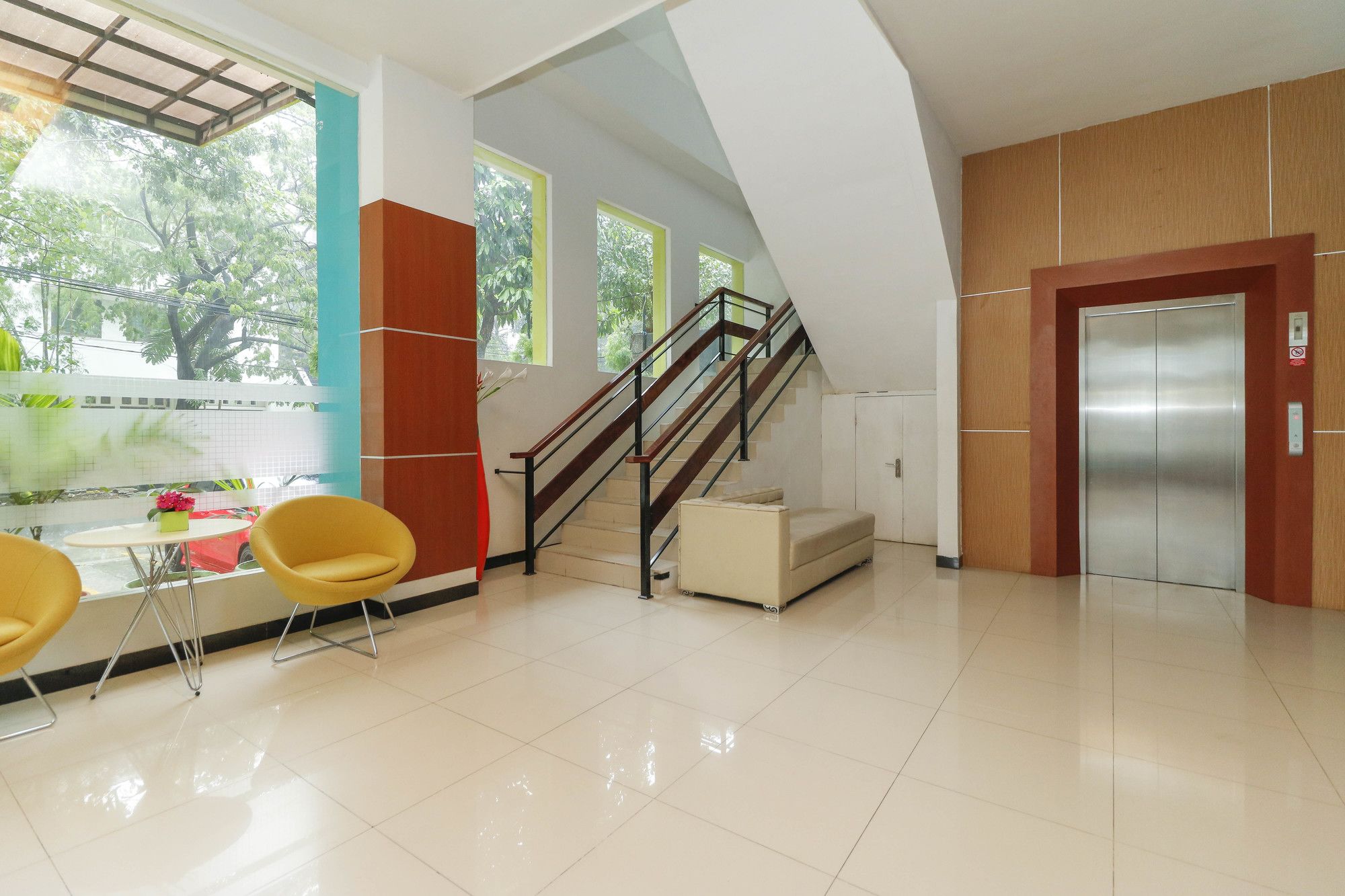 Фото RedDoorz Plus near Pantai Losari