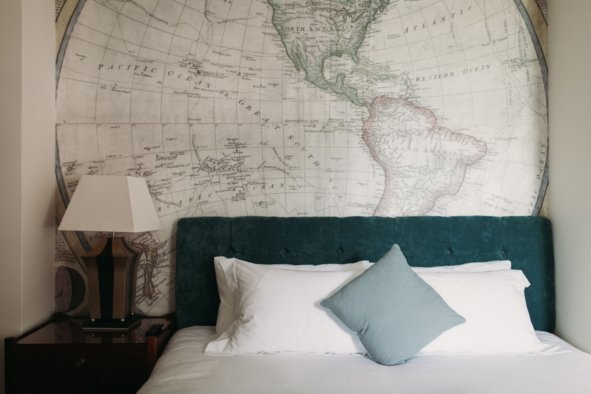 Фото The Captain Cook Hotel