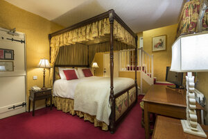 The Golden Fleece Hotel (England, Derbyshire County, Market Place), hotel