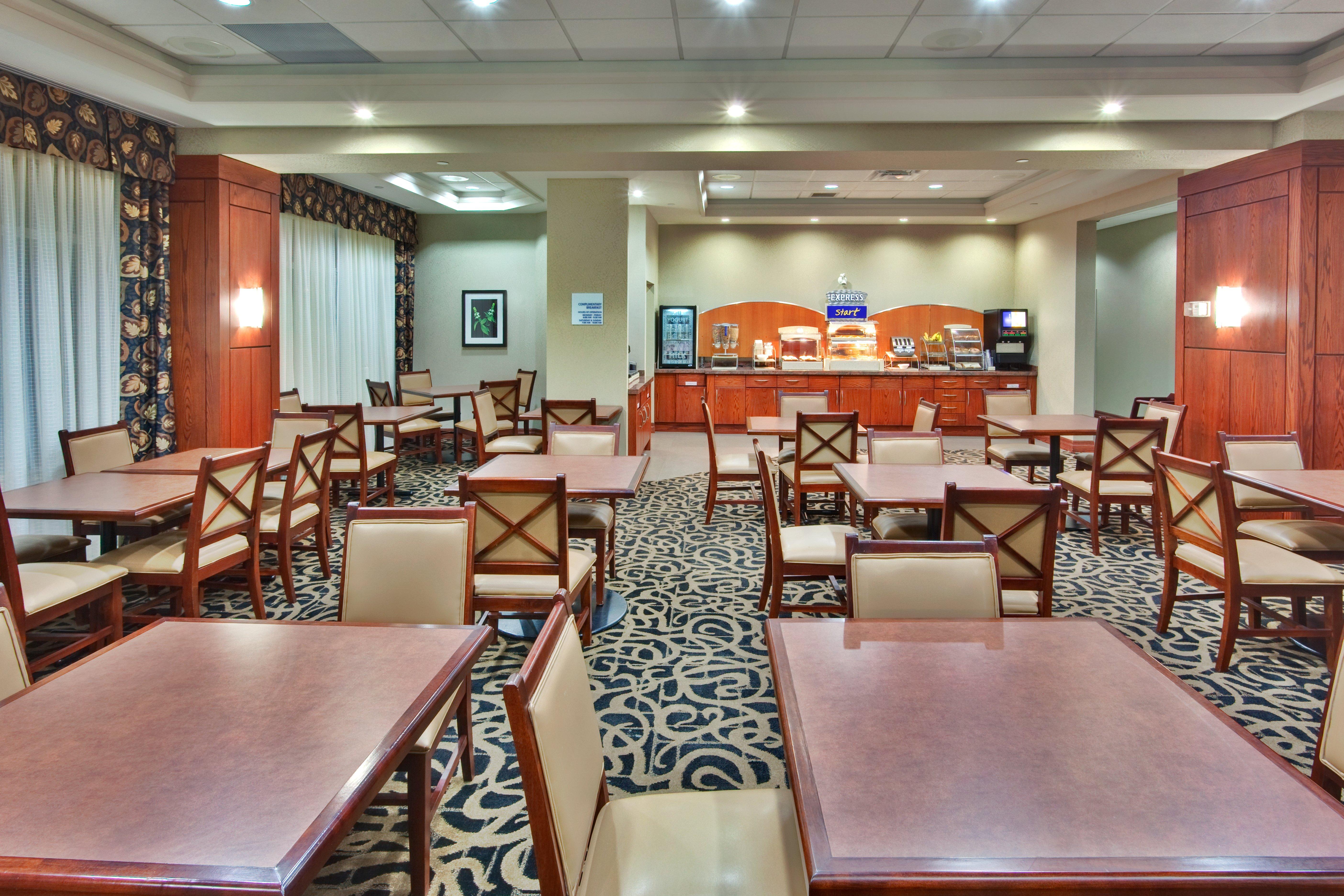 Фото Newmarket Hotel & Suites