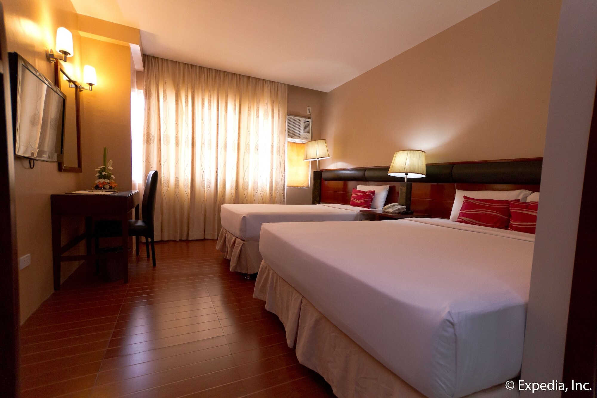 Фото Allure Hotel & Suites