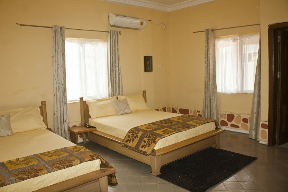 Фото Quest Lodge