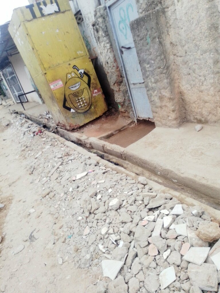 Mobile phone store Telo, Loanda, photo