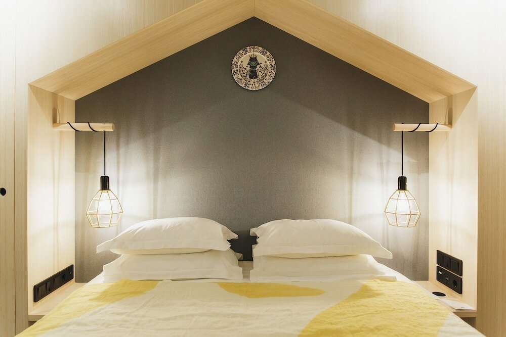 Фото Hotel With Urban Deli