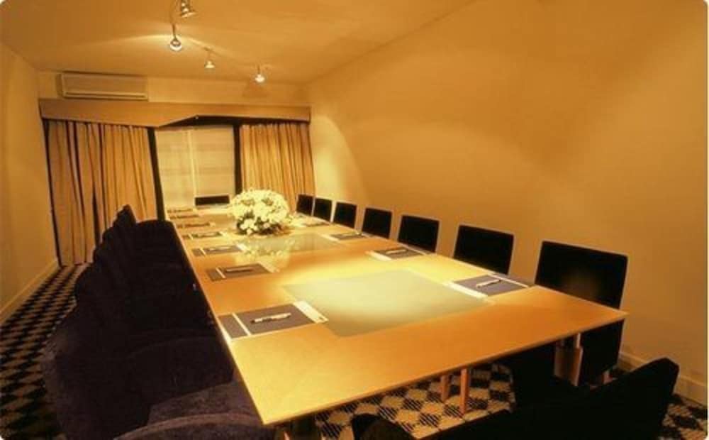 Фото Urbana Suites