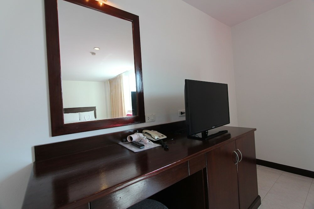 Фото Crown Pattaya Beach Hotel