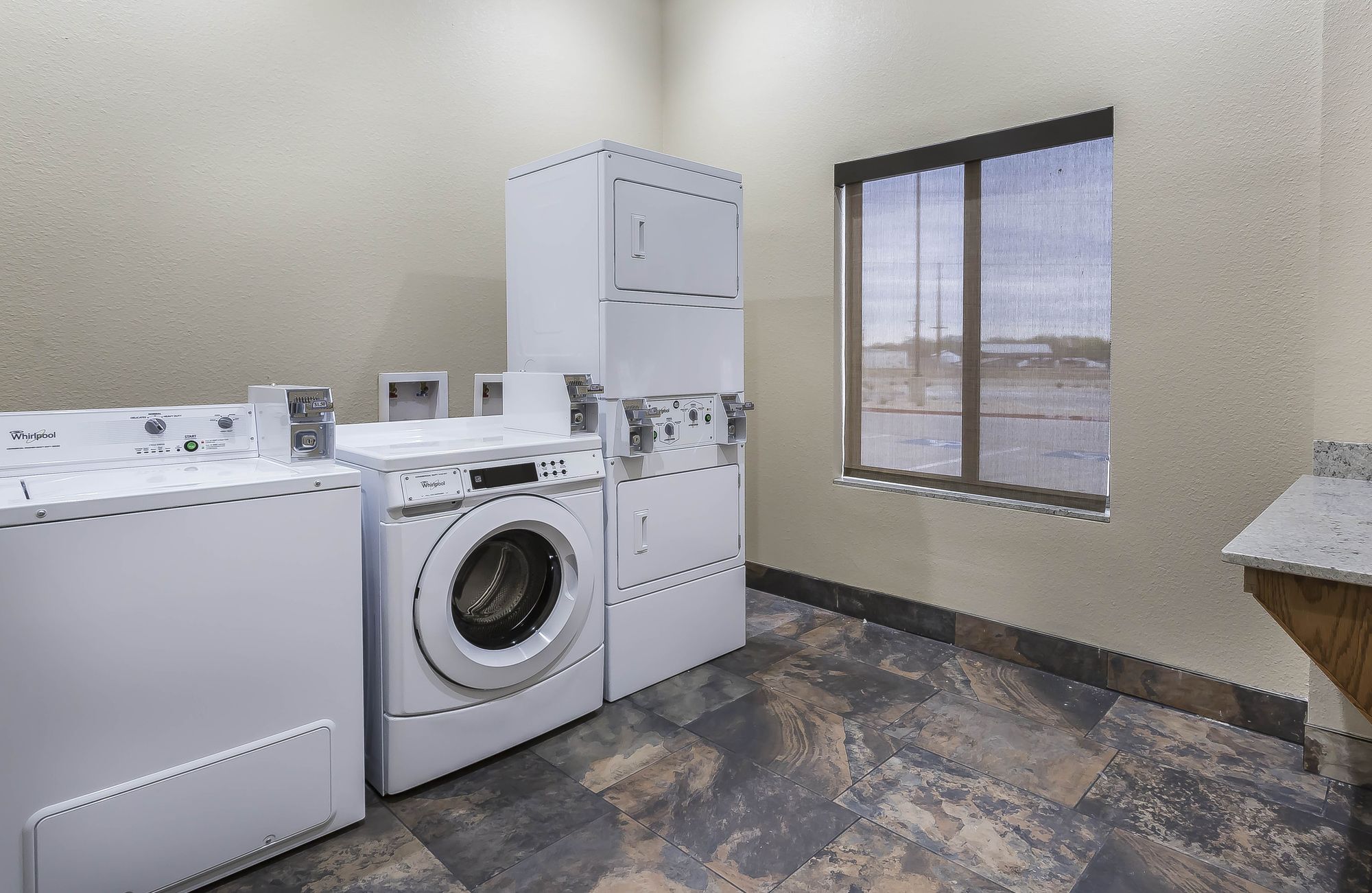 Фото Comfort Suites University