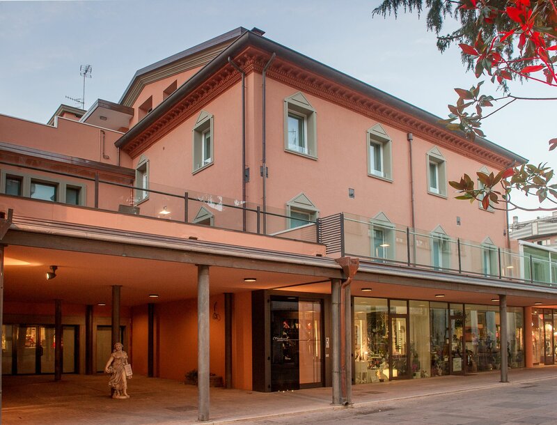 Гостиница Metropole Ceccarini Suite в Риччоне