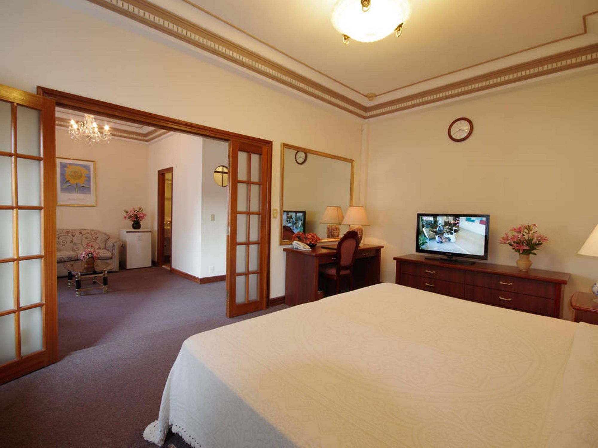 Фото The Spring Hotel