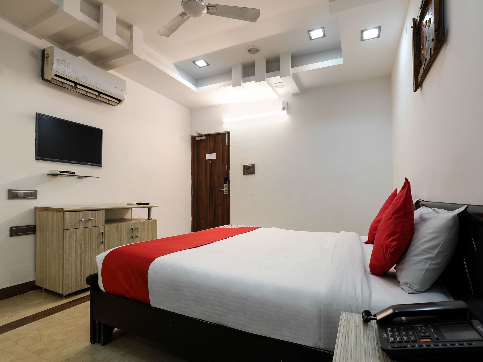 Фото Oyo 986 Hotel Akhand Homes