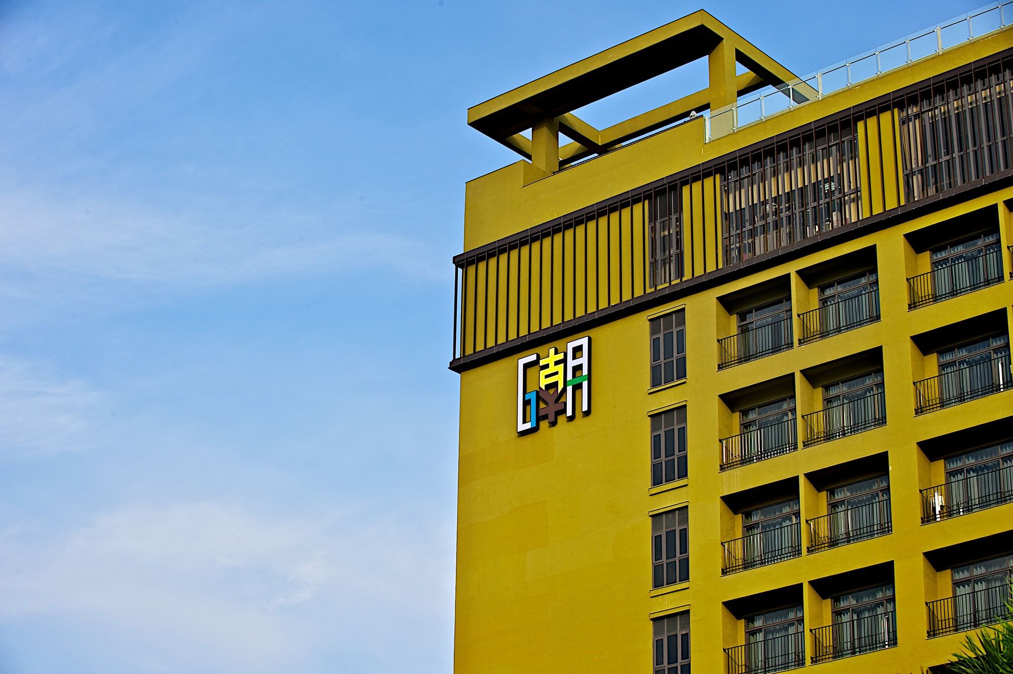 Фото The Gaya Hotel