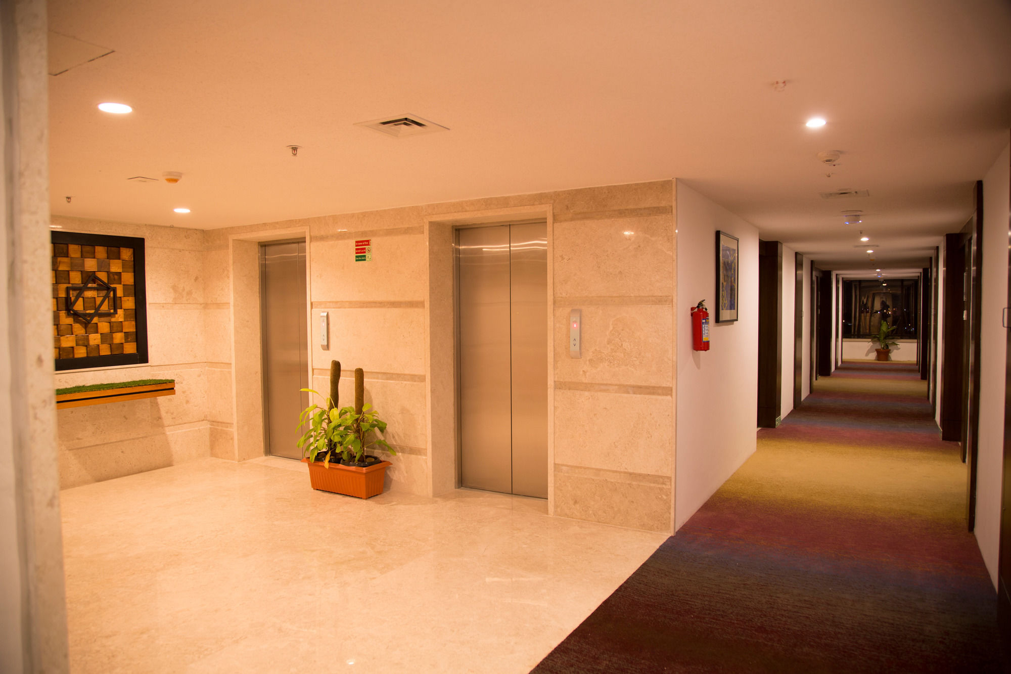 Фото V7 Hotel