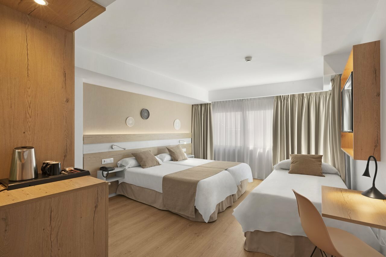 Фото Hotel Sant Jordi