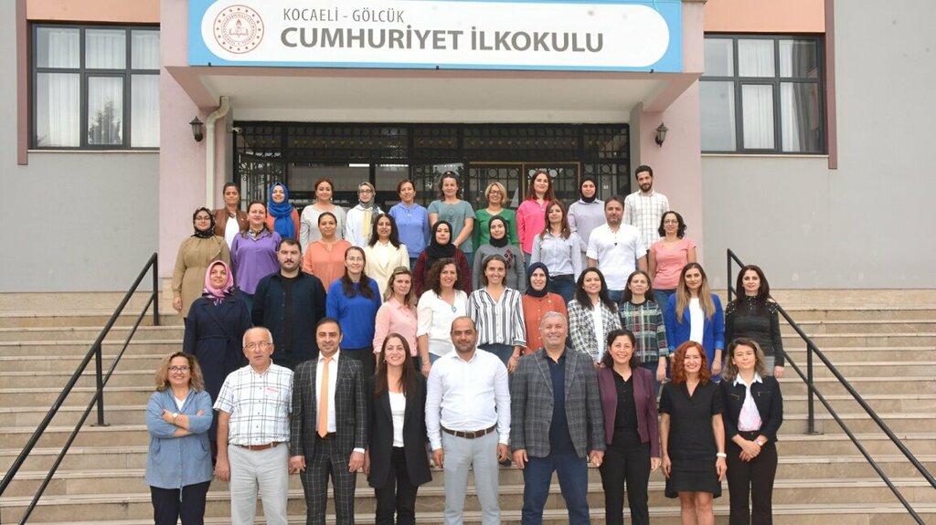 i̇lkokul Cumhuriyet İlkokulu, Gölcük, foto