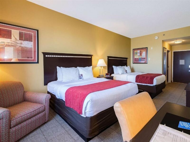 Фото Comfort Inn & Suites Maingate South