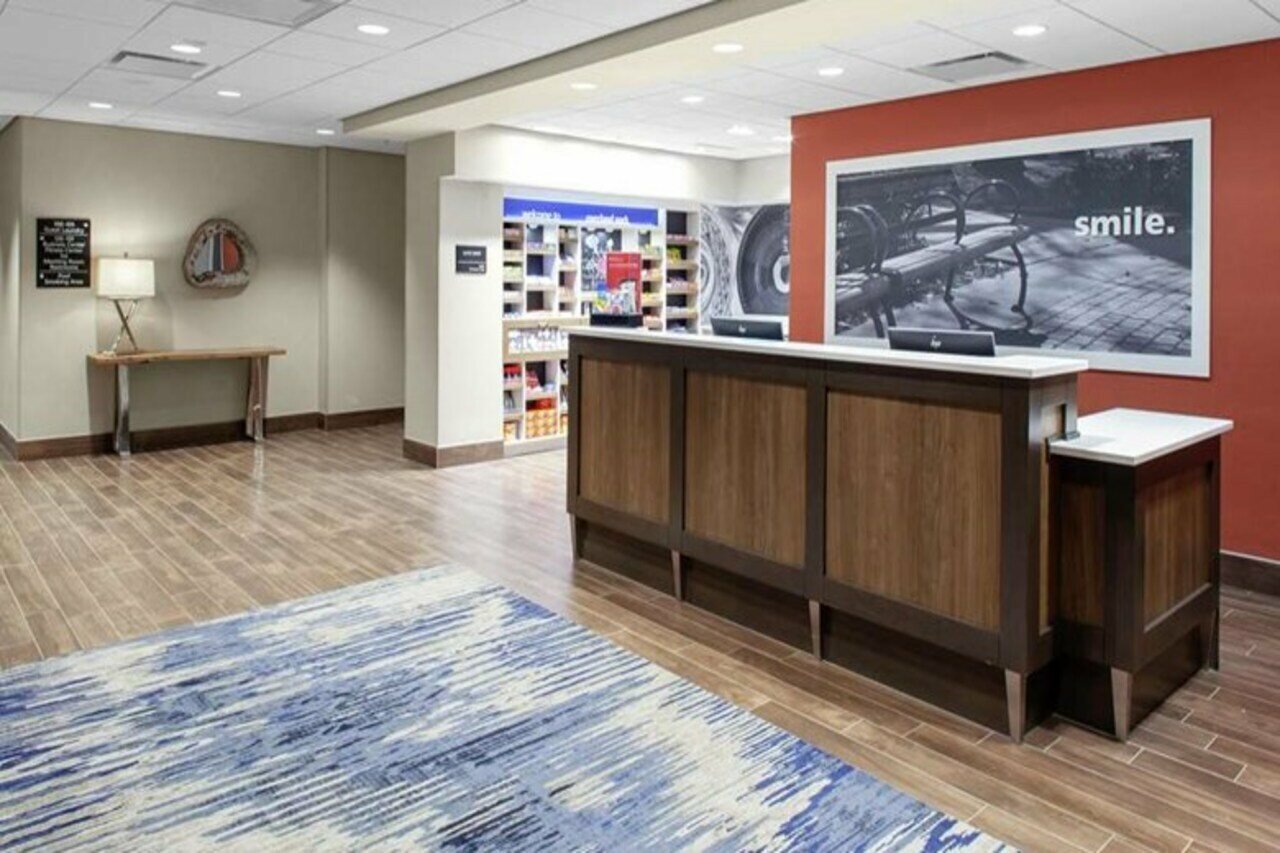 Фото Hampton Inn & Suites Overland Park South