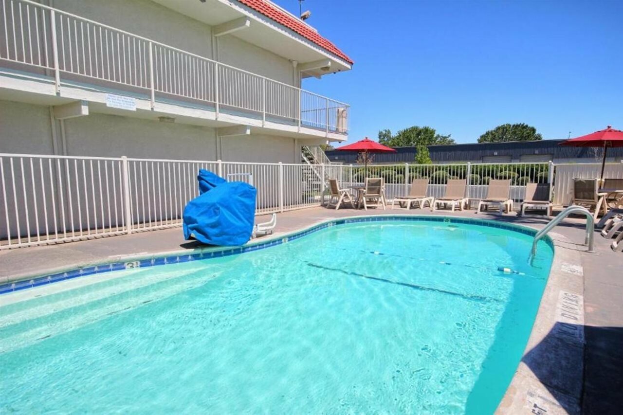 Фото Motel 6 Fresno, Ca - Blackstone South