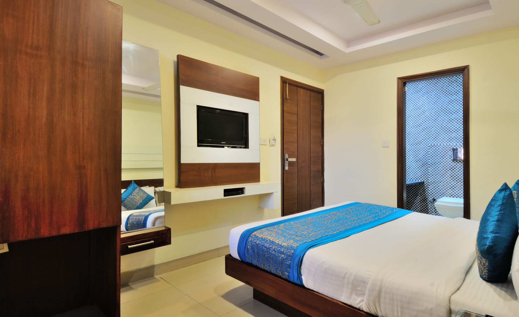 Фото Hotel Gold Star Inn