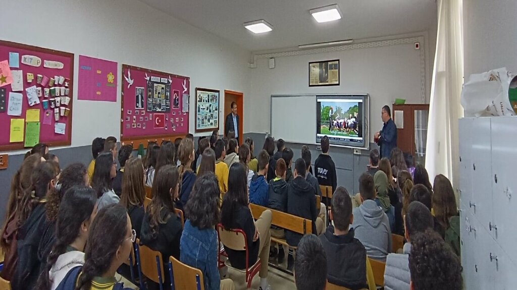 School Alparslan Ortaokulu, Iznik, photo
