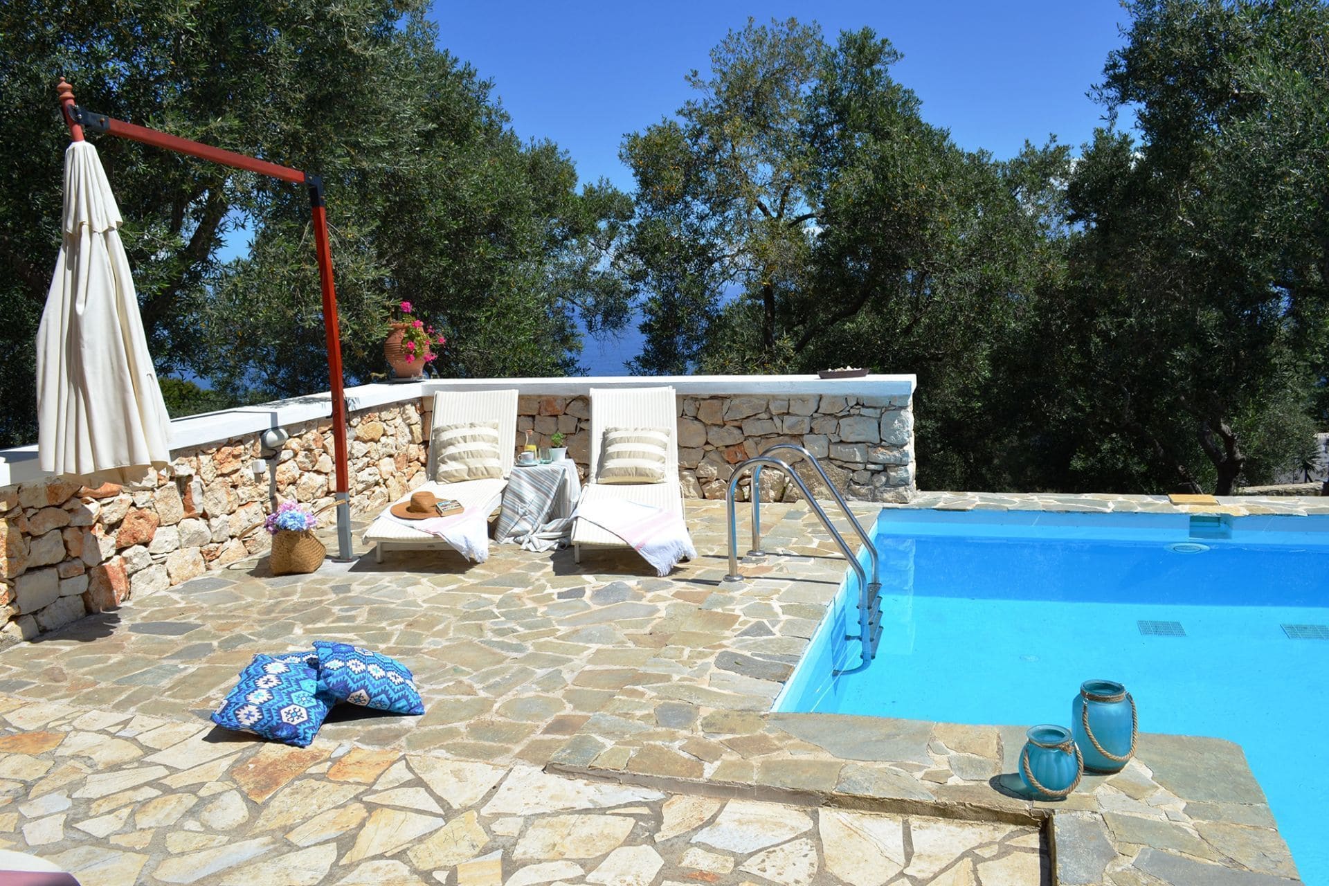 Фото Paxos Blue