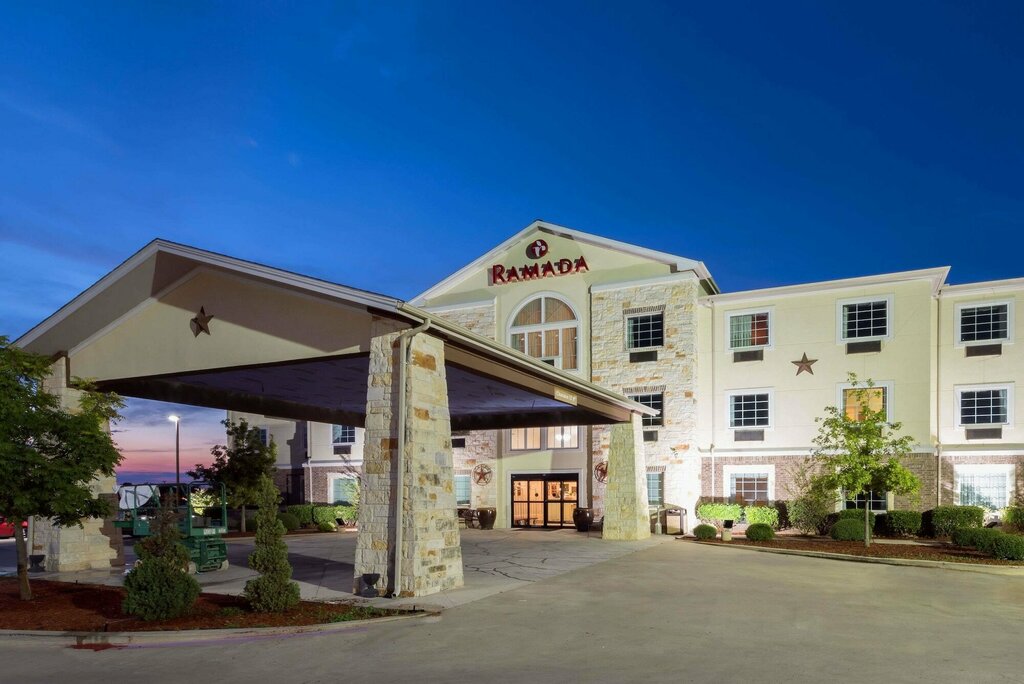 Hotel Comfort Inn & Suites Gatesville near Fort Cavazos, Gatesville, photo