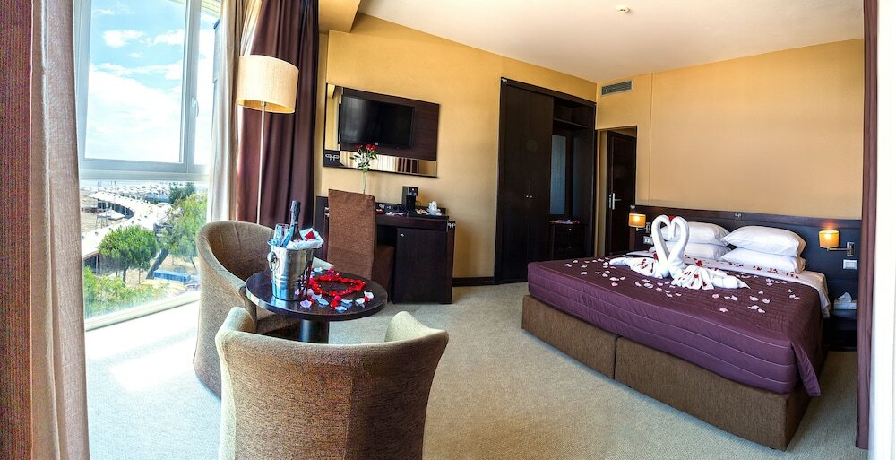 Фото Hotel Petit Palais