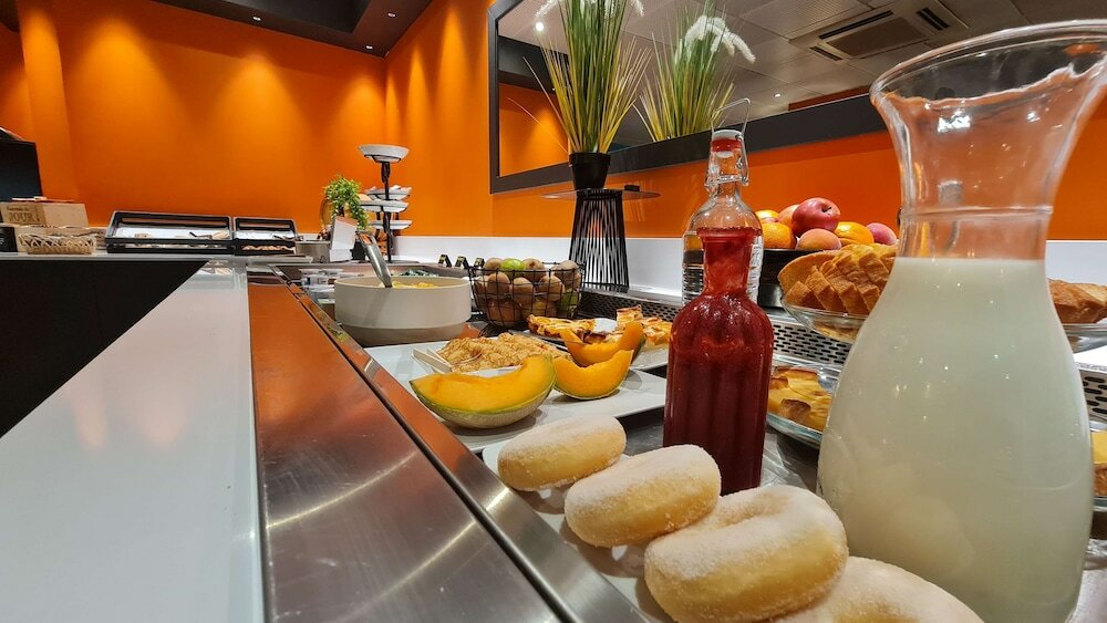 Фото Hotel Kyriad Marseille Palais Des Congres - Vélodrome