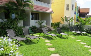 Апартаменты Yellow Bird Hotel