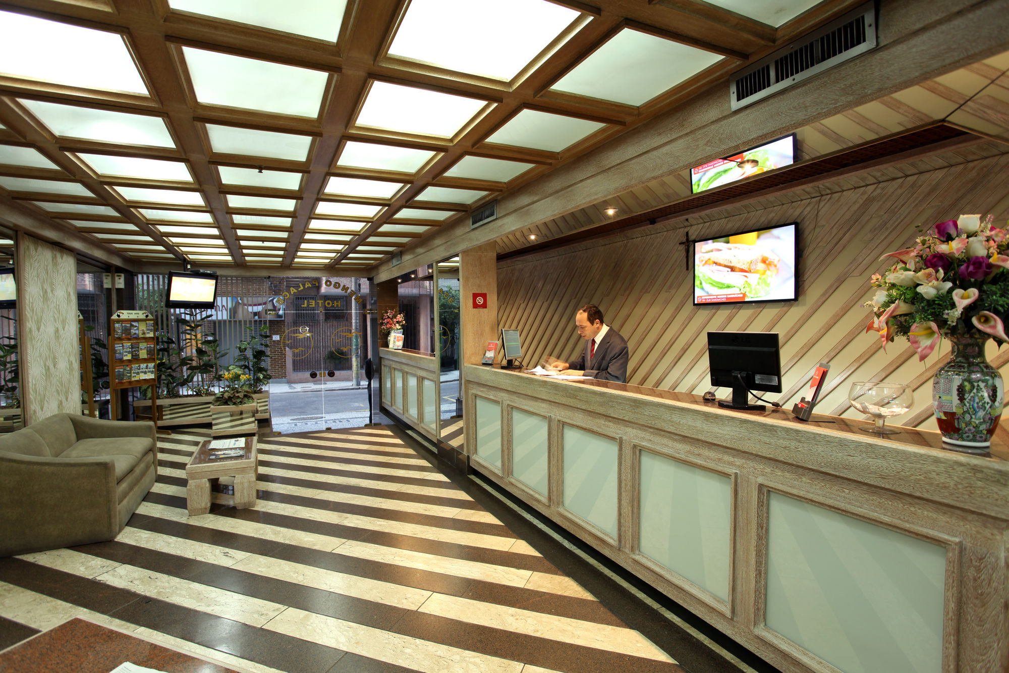 Фото отеля 2