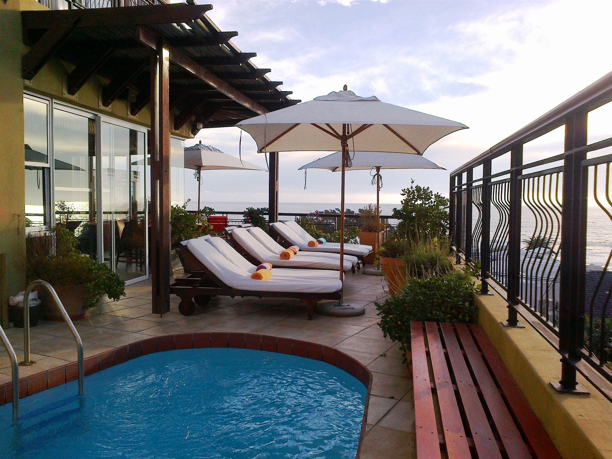 Фото отеля 2