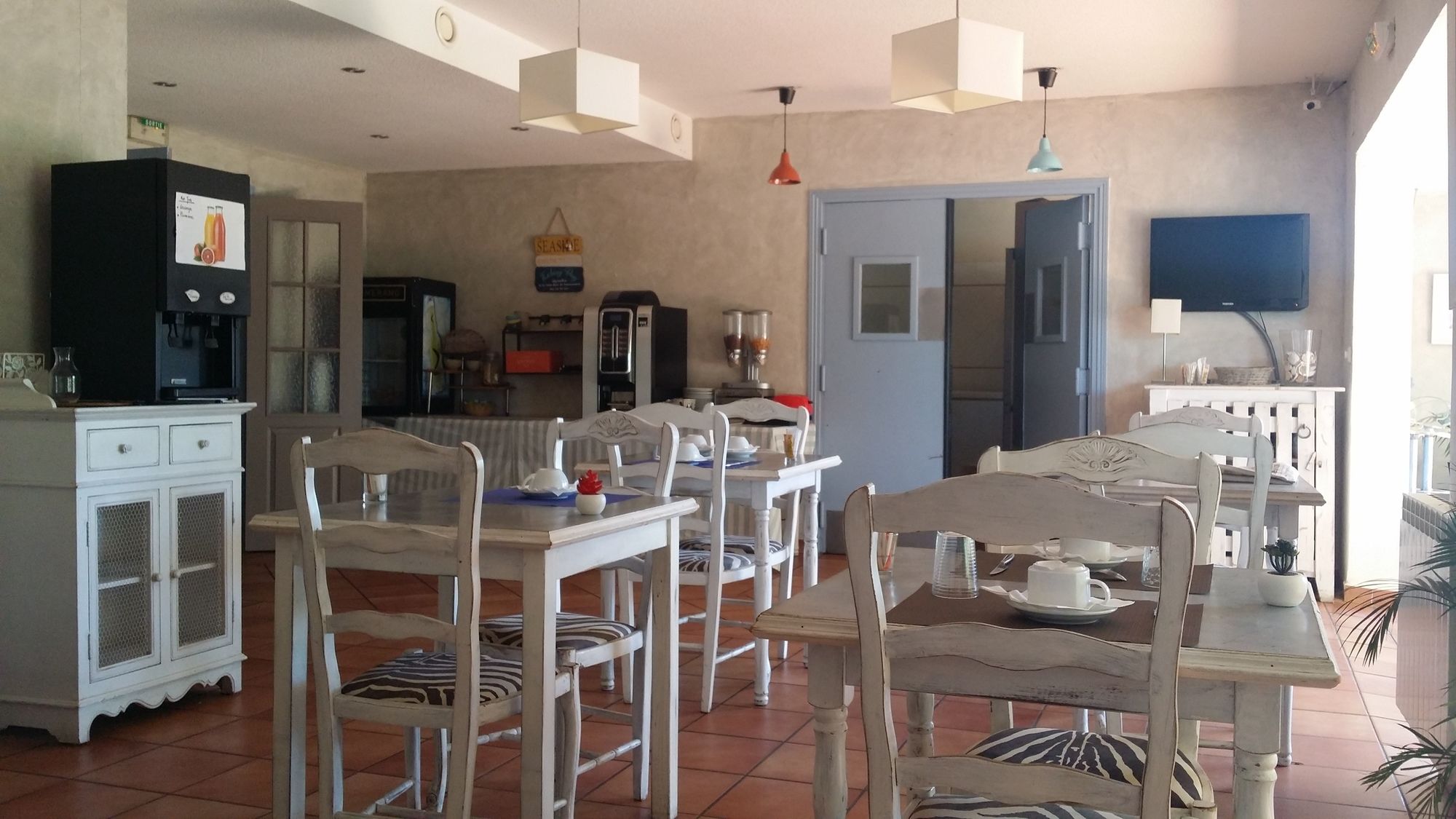 Фото Hotel Athéna