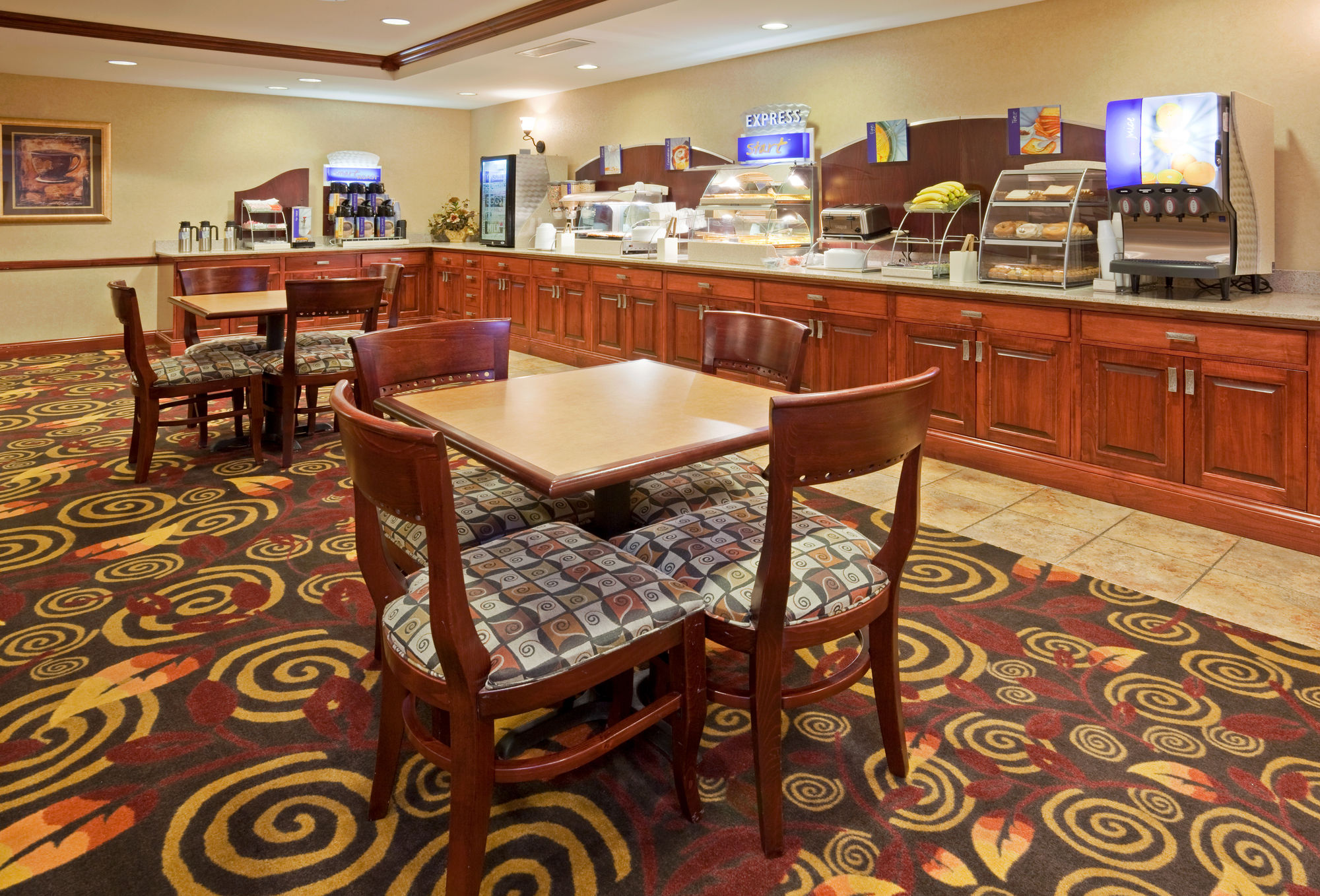 Фото Holiday Inn Express Mitchell, an Ihg Hotel