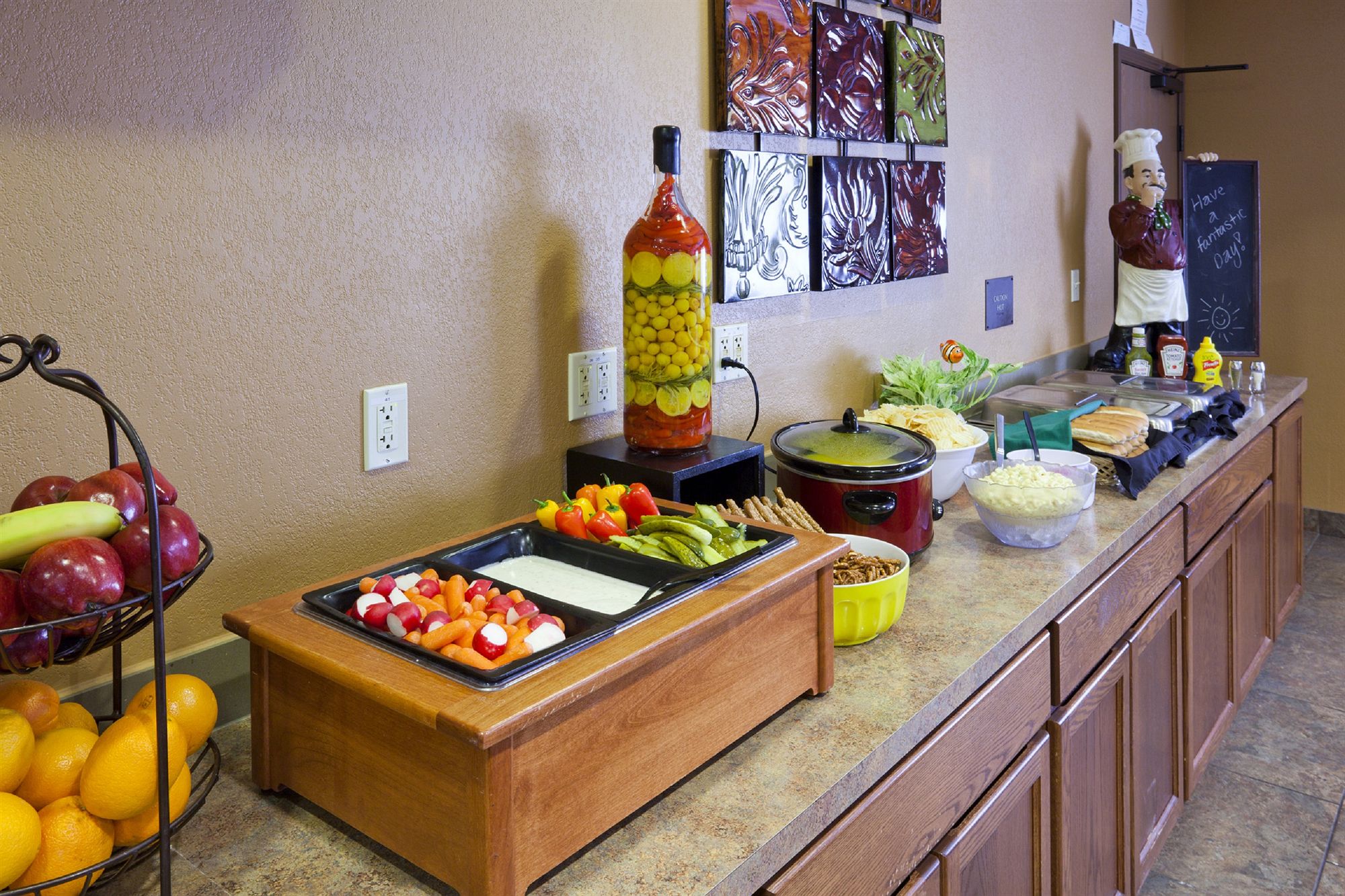 Фото Expressway Suites Fargo