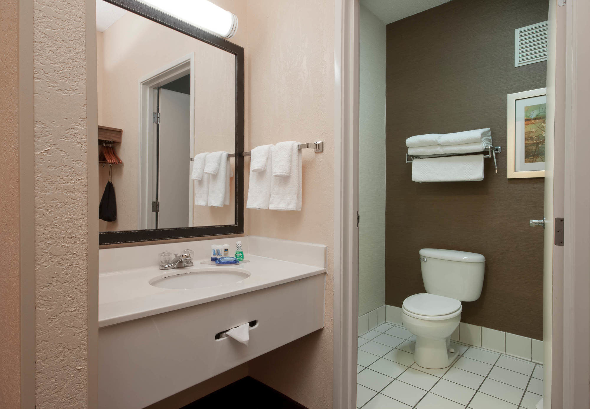 Фото SureStay Plus Hotel by Best Western Minot