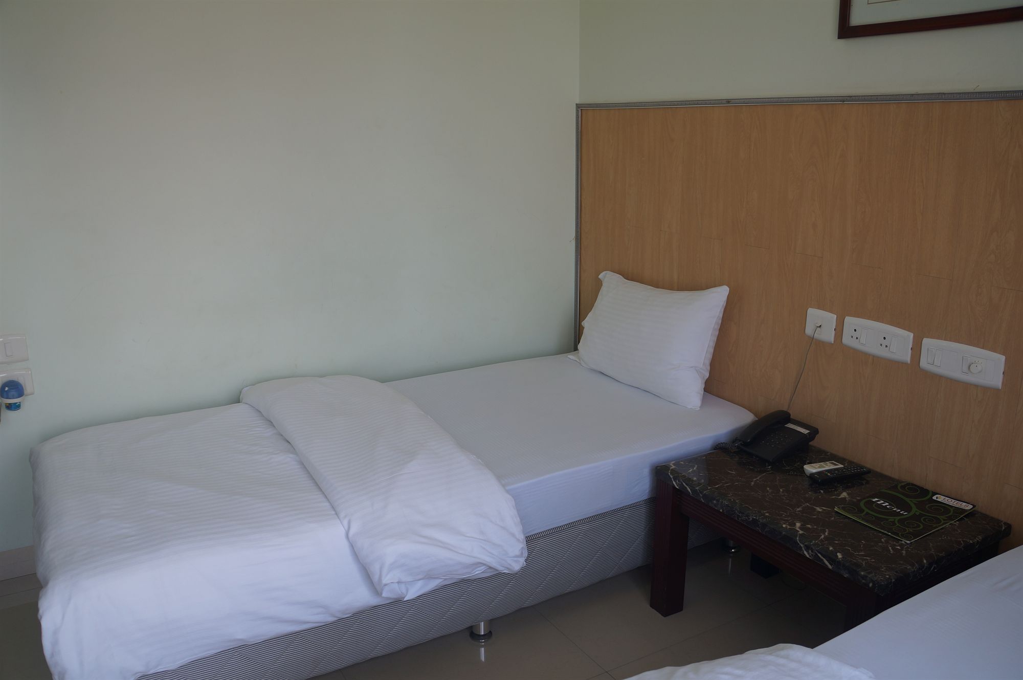 Фото Lotels Hotel